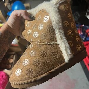 Cozy Brown Snowflake Kids Boots